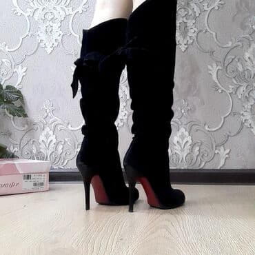 оптом ботинки: Шпильки 35 размера, сзади бабочка
Доставка по городу — 2