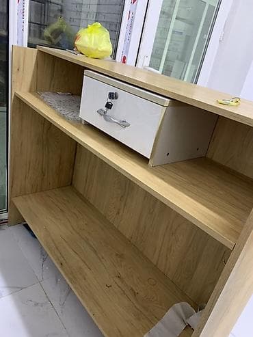 стелажи витрины: Торговое оборудование для магазина Комплект включает: - — 2