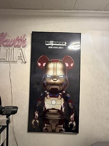 форма бэтмена: Постер BE@RBRICK Iron Man в раме - Оригинальный постер с фигурой — 1