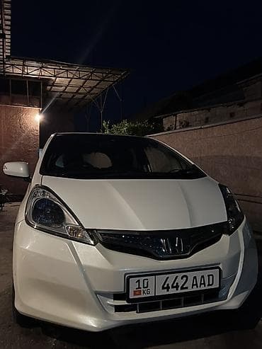 mini ev: Honda Fit: 2012 г., 1.3 л, Вариатор, Гибрид, Хэтчбэк — 2