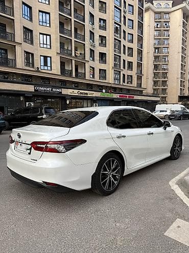 byd e2 2023: Toyota Camry: 2021 г., Гибрид, Седан — 5