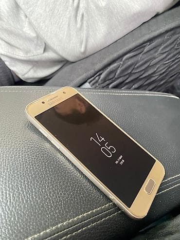 Samsung Galaxy A3 2017, Б/у, цвет - Золотой, 2 SIM