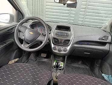 спарк двер: Chevrolet Spark: 2017 г., 1 л, Автомат, Бензин, Хэтчбэк — 6