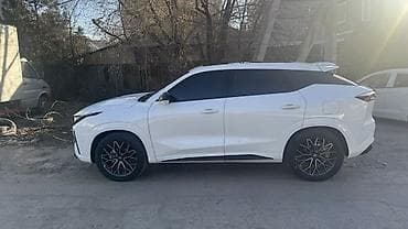 срочно срочно продам: Кроссовер белого цвета с эффектным дизайном кузова и выразительной — 2