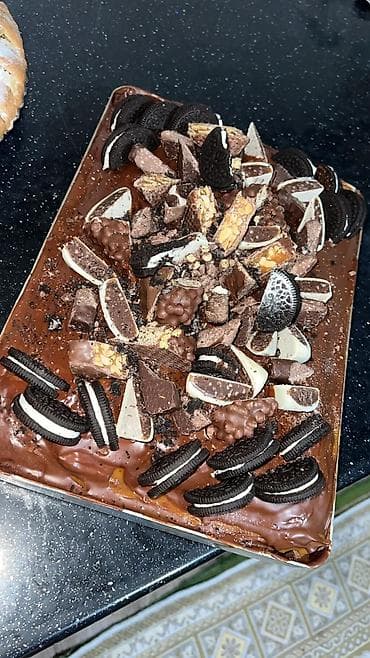 блоки грибы: Шоколадный торт с ассорти популярных батончиков и печенья - Богатая — 2