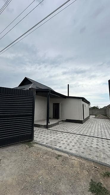 сразу: Продаётся уютный дом в ж/м Ак-Ордо-2 📍 Район: Ак-Ордо-2 🏠 Площадь — 1