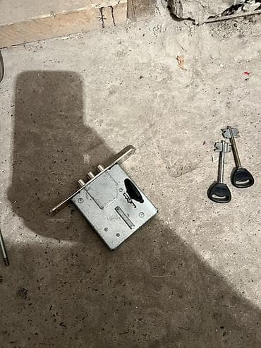 замок советский: Врезной сувальдный замок для металлической/деревянной двери — 1