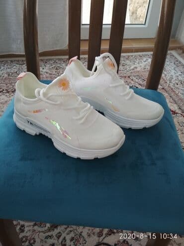 прокат мужских костюмов [возьми на прокат] бишкек фото: Кроссовки .
Размер 35.
Женские — 2