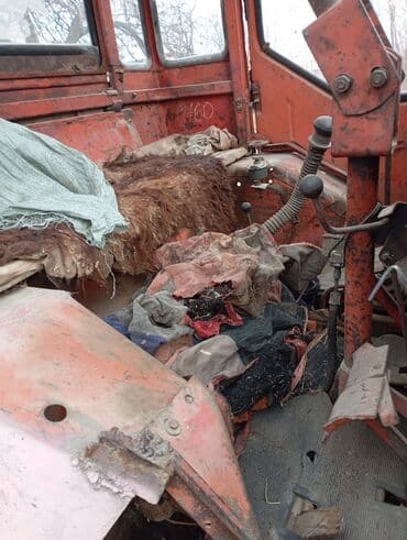 электр мото: Трактор с кабиной, задним ведущим мостом и трехточечной навеской — 2