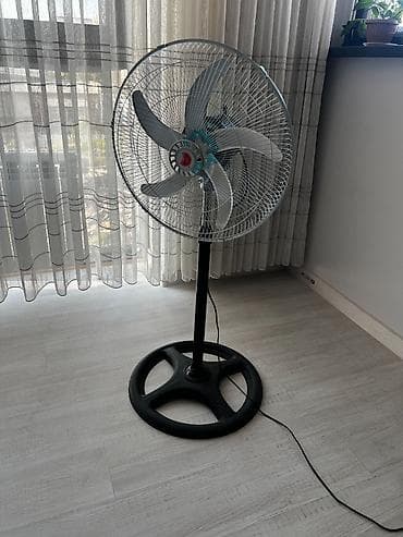 table fan: Напольный осциллирующий вентилятор с большим металлическим защитным — 2