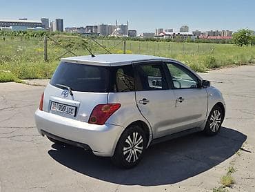 канте: Toyota Ist: 2004 г., 1.3 л, Автомат, Бензин, Седан — 3
