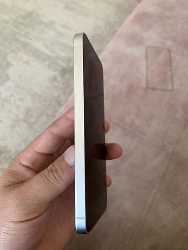 самсунг 24 с: Samsung Galaxy S24 (модель SM‑S921N), цвет белый. Ключевые — 4
