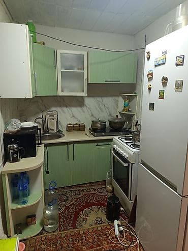 обмен однокомнатной квартиры на дом: Продаётся дом барачного типа. гостиная, две спальни, кухня, коридор — 7