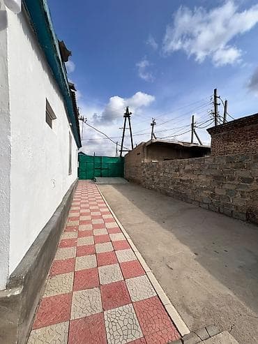 Дома: Продается дом в городе Балыкчы с земельным участком. Дом одноэтажный — 1