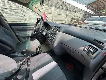 воздушные фильтра: Toyota Avensis Verso: 2003 г., 2 л, Механика, Дизель, Минивэн — 10