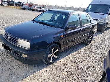 Volkswagen Vento: 1993 г., 1.8 л, Механика, Бензин, Седан