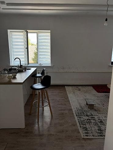 230: 🏡 **Продаётся просторный двухэтажный жилой дом в Бишкеке!** 📍 **ж/м — 4