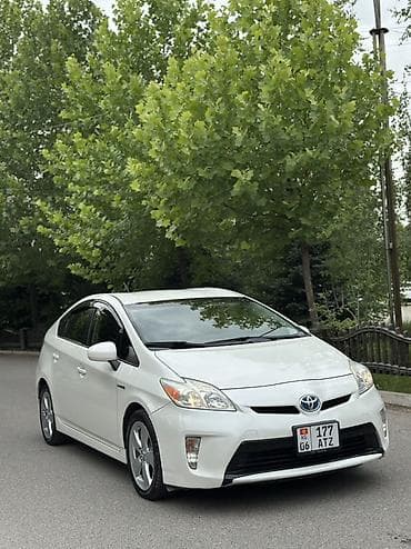 corolla 2016: Toyota Prius: 2014 г., 1.8 л, Автомат, Гибрид, Хэтчбэк — 3