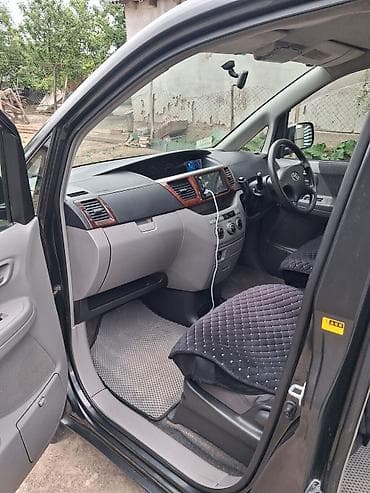 Toyota Noah: 2004 г., 2 л, Автомат, Бензин, Минивэн — 5