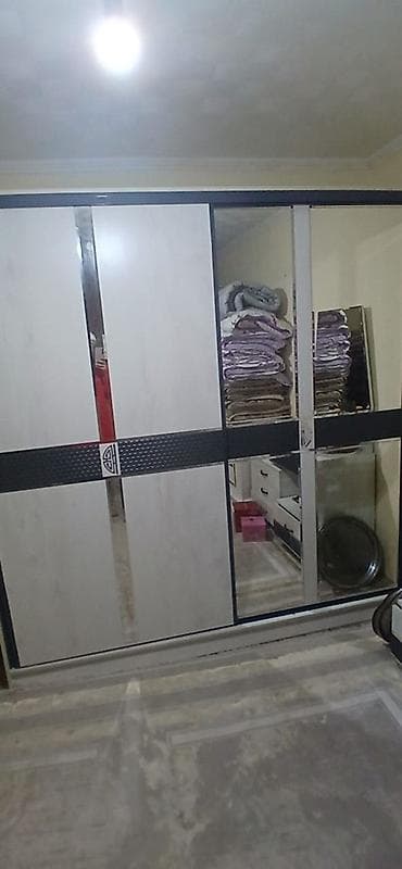 мебельные материалы: Спальный гарнитур, Б/у, Шкаф, цвет - Белый — 1