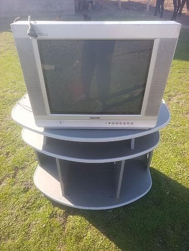 Телевизор Koinca (плоский экран, серебристый корпус) + тумба под ТВ