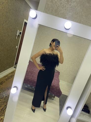 где можно купить красивое платье: Вечернее платье, Коктейльное, Длинная модель, Без рукавов, Перья, Открытая спина, M — 1