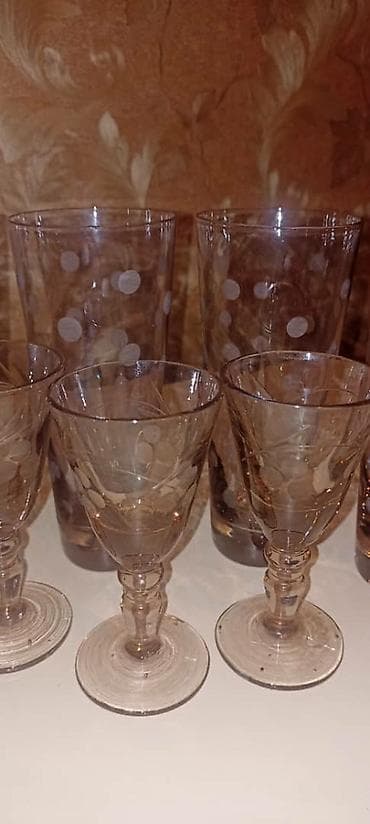 винтажные очки: Набор винтажной стеклянной посуды из розово‑дымчатого стекла с матовым — 5