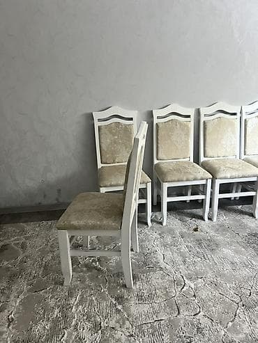 цветные барные стулья: Продаю стулья 16 штук сделано из дерева сосна продаю связи переездом! — 2