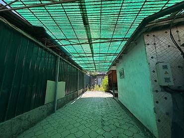 сдаю швейный цех с оборудованием: 📍ул. Сагынбая манасчы 🔘7-комнатный 🔘Этаж 1 🔘150м² Продаётся дом с — 7