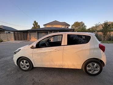 Транспорт: Chevrolet Spark: 2020 г., Хэтчбэк — 4