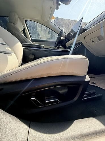 m5 cs: BYD E9: 2021 г., Седан — 10