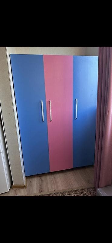 table study: Детский комплект мебели: письменный стол со стеллажом и трёхстворчатый — 2