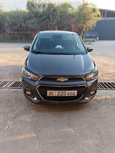 Chevrolet Spark: 2016 г., 1 л, Автомат, Бензин, Хэтчбэк