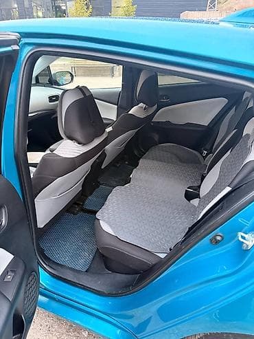 5: Toyota Prius: 2017 г., 1.8 л, Вариатор, Гибрид, Хэтчбэк — 8