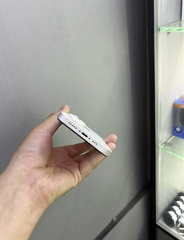 xeon 1240: IPhone 13, Б/у, 128 ГБ, Белый, Чехол, Кабель — 3