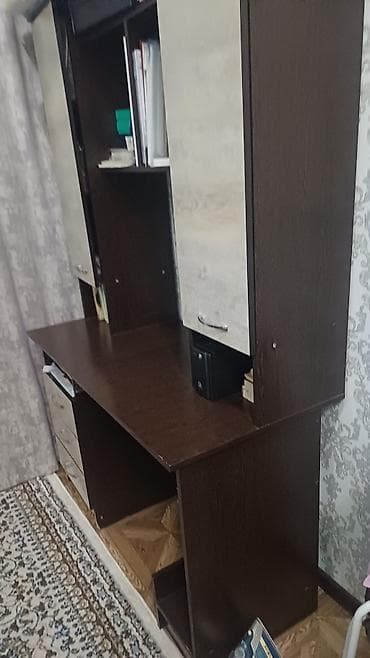 table study: Компьютерный стол, С полками — 1