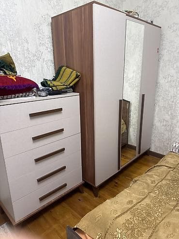 Спальный гарнитур в современном стиле: шкаф и комод. - Шкаф