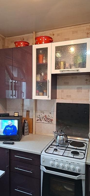 продаю 3кв 9мкр: 3 комнаты, 58 м², 9 мкр 104 серия, 2 этаж, Косметический ремонт — 2