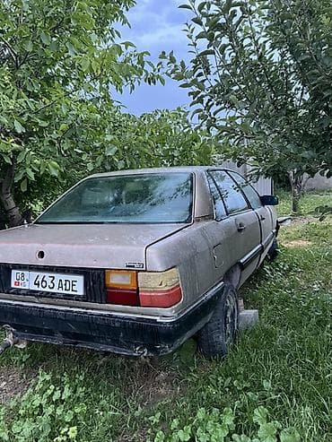 Audi 100: 1987 г., Седан