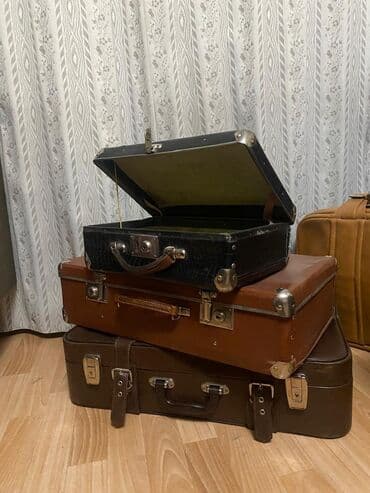 продаю дорожный чемодан: Чемодан, Материал: Натуральная кожа, Средний (40 - 70 л), Твердый корпус — 3