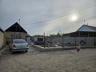 комн: 3 комнаталуу уй сатылат. Жери 4соток. Короосу тосулган, кошумча — 6