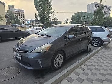 Toyota Prius C: 2013 г., 1.8 л, Вариатор, Гибрид, Хэтчбэк — 2