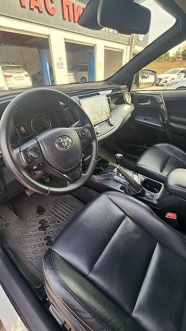 Toyota RAV4: 2018 г., Гибрид, Кроссовер — 10
