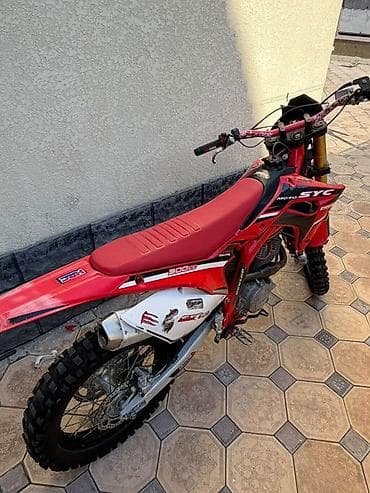 Унаа: Эндуро-мотоцикл 300cc (4‑тактный), красно‑белая расцветка — 2