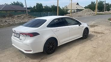 golf 3: Toyota Corolla: 2021 г., 1.8 л, Вариатор, Гибрид, Седан — 3