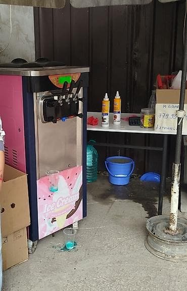 Профессиональный аппарат для мягкого мороженого. на запчасти -