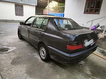 Volkswagen Vento: 1995 г., 1.8 л, Механика, Бензин, Седан — 3
