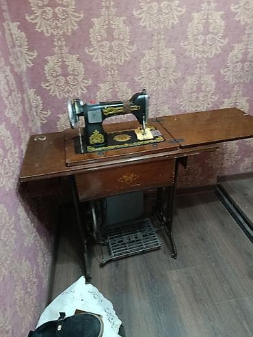 педаль для швейной машинки: Швейная машина в напольной тумбе с ножным приводом. - Классическая — 1