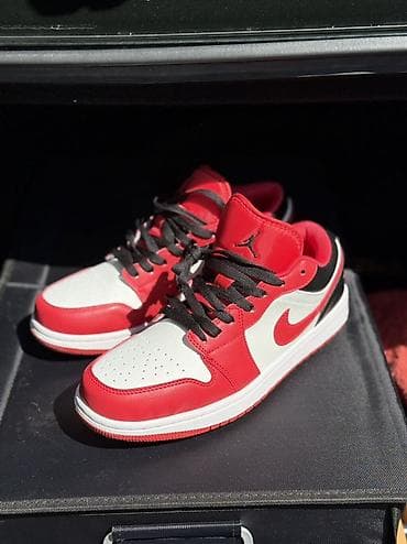 Мужские кроссовки, 43, Nike, Новый, цвет - Красный, Бесплатная доставка