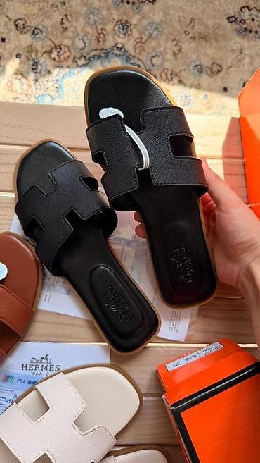 шлеп: Женские шлёпанцы Hermes Oran - Модель: Oran с фирменным вырезом в — 2